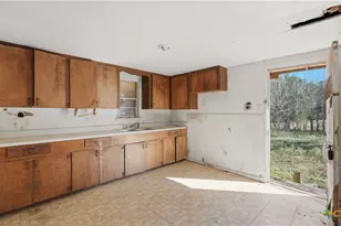 510 Volunteer St, Seguin, TX 78155 - Photo 2