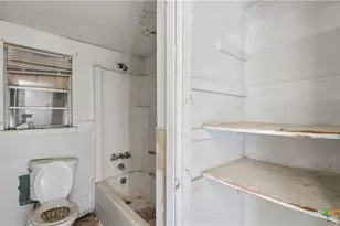 510 Volunteer St, Seguin, TX 78155 - Photo 4