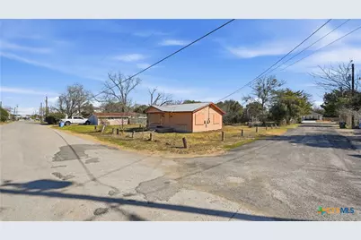 510 Volunteer Street, Seguin, TX 78155 - Photo 2