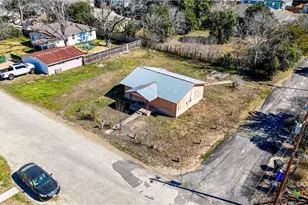 510 Volunteer St, Seguin, TX 78155 - Photo 2