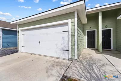 636 Heathers Way, Seguin, TX 78155 - Photo 4