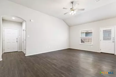 636 Heathers Way, Seguin, TX 78155 - Photo 6