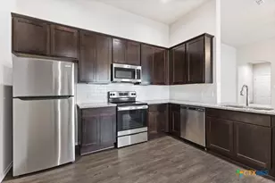 636 Heathers Wy, Seguin, TX 78155 - Photo 10