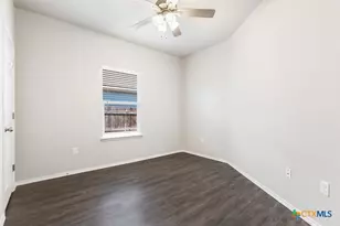 636 Heathers Wy, Seguin, TX 78155 - Photo 18