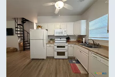 205 Woodridge, Canyon Lake, TX 78133 - Photo 10