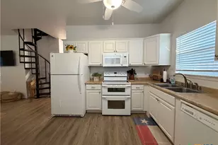 205 Woodridge, Canyon Lake, TX 78133 - Photo 10