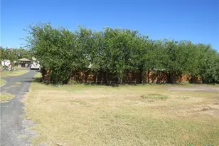 1884 US Hwy 90 Hwy, Uvalde, TX 78801 - Photo 10