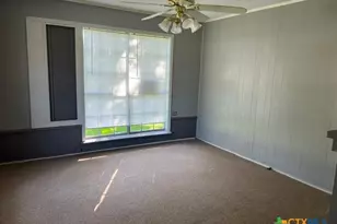 407 Bois D' Arc, Edna, TX 77957 - Photo 4