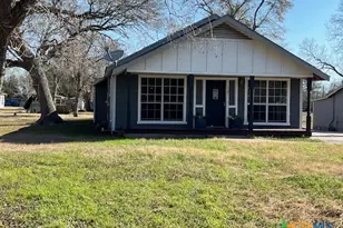 407 Bois D' Arc, Edna, TX 77957 - Photo 1