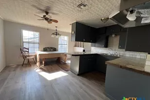 407 Bois D' Arc, Edna, TX 77957 - Photo 8