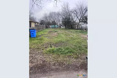 920 Veterans Street, Seguin, TX 78155 - Photo 1