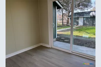 964 E Mountain Street, Seguin, TX 78155 - Photo 38