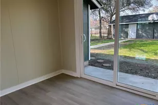 964 E Mountain St, Seguin, TX 78155 - Photo 38