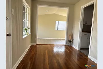 964 E Mountain Street, Seguin, TX 78155 - Photo 18