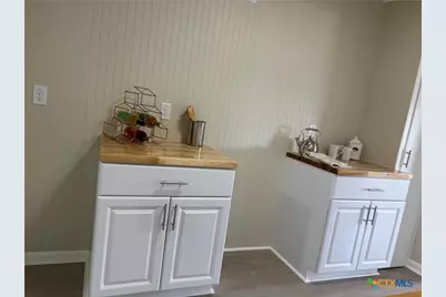 964 E Mountain Street, Seguin, TX 78155 - Photo 8