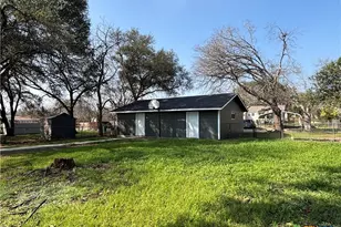 964 E Mountain St, Seguin, TX 78155 - Photo 40