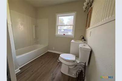 964 E Mountain Street, Seguin, TX 78155 - Photo 32