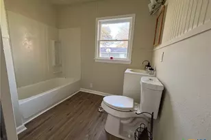 964 E Mountain St, Seguin, TX 78155 - Photo 32