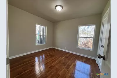 964 E Mountain Street, Seguin, TX 78155 - Photo 24