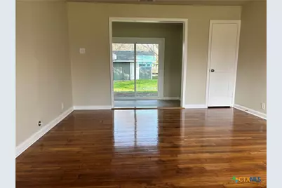 964 E Mountain Street, Seguin, TX 78155 - Photo 12