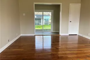 964 E Mountain St, Seguin, TX 78155 - Photo 12