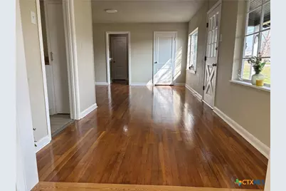 964 E Mountain Street, Seguin, TX 78155 - Photo 16