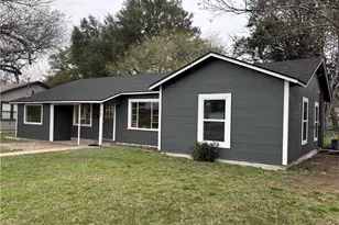 964 E Mountain St, Seguin, TX 78155 - Photo 1