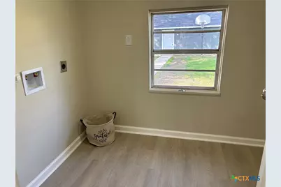 964 E Mountain Street, Seguin, TX 78155 - Photo 10