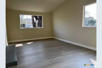 964 E Mountain Street, Seguin, TX 78155 - Photo 34