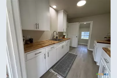 964 E Mountain Street, Seguin, TX 78155 - Photo 6