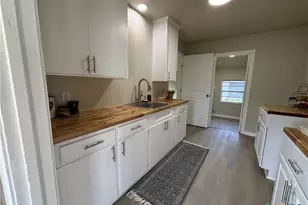 964 E Mountain St, Seguin, TX 78155 - Photo 6