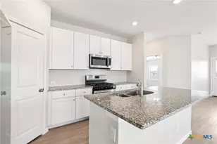 2824 Green Finch, New Braunfels, TX 78130 - Photo 6