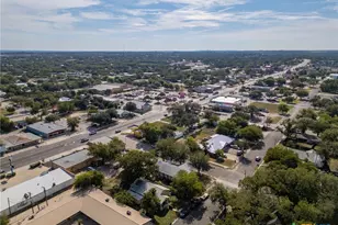 107 W 5th St, Lampasas, TX 76550 - Photo 4
