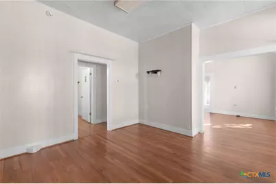 107 W 5th Street, Lampasas, TX 76550 - Photo 10