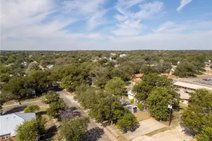 107 W 5th St, Lampasas, TX 76550 - Photo 28