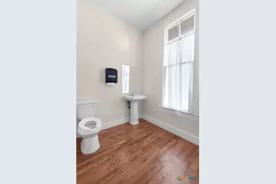 107 W 5th Street, Lampasas, TX 76550 - Photo 24