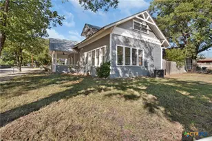 107 W 5th St, Lampasas, TX 76550 - Photo 6