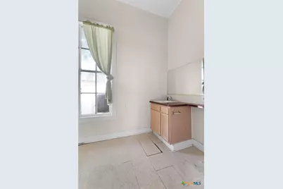 107 W 5th Street, Lampasas, TX 76550 - Photo 26