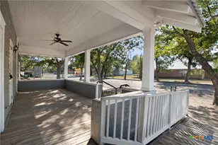 107 W 5th St, Lampasas, TX 76550 - Photo 8