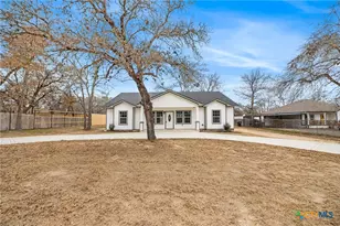 3811 Waterwood Pass Dr, Elmendorf, TX 78112 - Photo 2