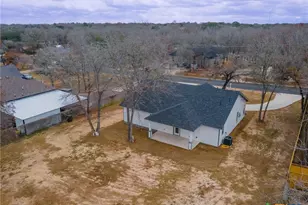 3811 Waterwood Pass Dr, Elmendorf, TX 78112 - Photo 38
