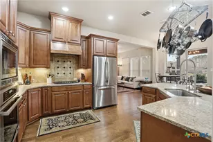 208 Lowman Ln, New Braunfels, TX 78132 - Photo 14