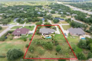 208 Lowman Ln, New Braunfels, TX 78132 - Photo 4