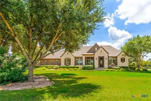 208 Lowman Ln, New Braunfels, TX 78132 - Photo 2