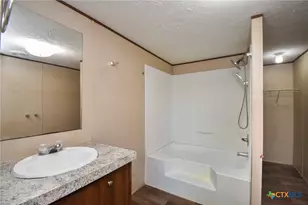 413 W Oaks Dr, Victoria, TX 77905 - Photo 28