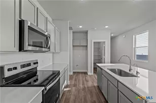 4338 Hobbiton Wy, New Braunfels, TX 78130 - Photo 6