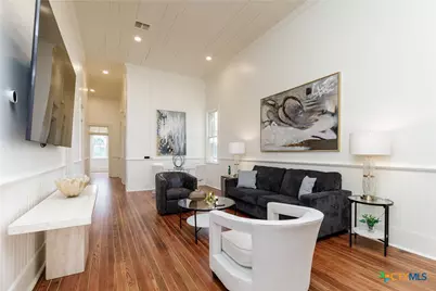 207 1/2 E Constitution Street #4, Victoria, TX 77901 - Photo 6