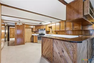 333 Tamarack Dr, Canyon Lake, TX 78133 - Photo 10