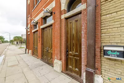 207 1/2 E Constitution Street #8, Victoria, TX 77901 - Photo 4