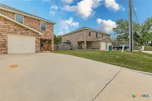 901 Carla Kay Dr, Belton, TX 76513 - Photo 2